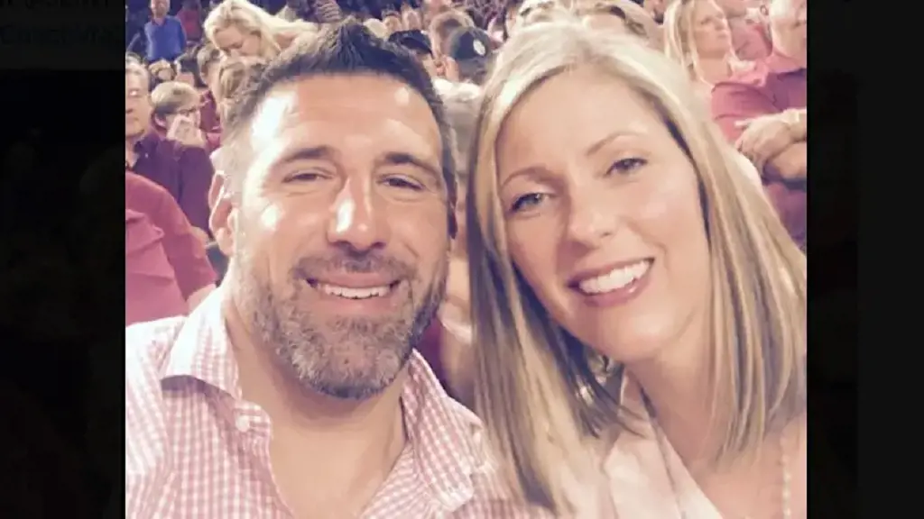 Mike Vrabel is happily married to his wife Jen in 1999. 