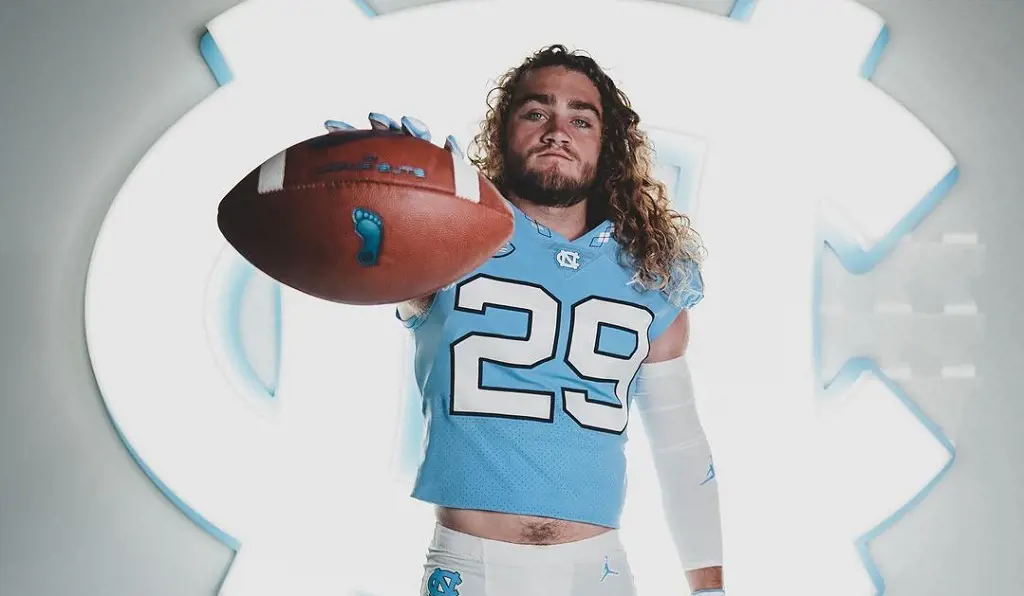 Jeff Saturday's son Jeffrey Douglas Saturday currently plays as a wide reciever for North Carolina Tar Heels.