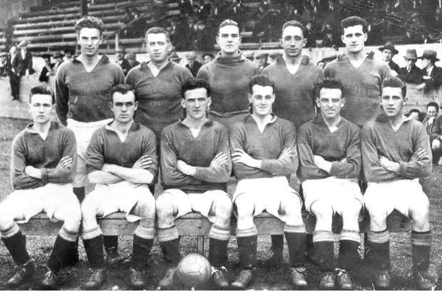 Joe Bambrick (Front Row, 4th from Left) with his Linfield teammates of 1930s