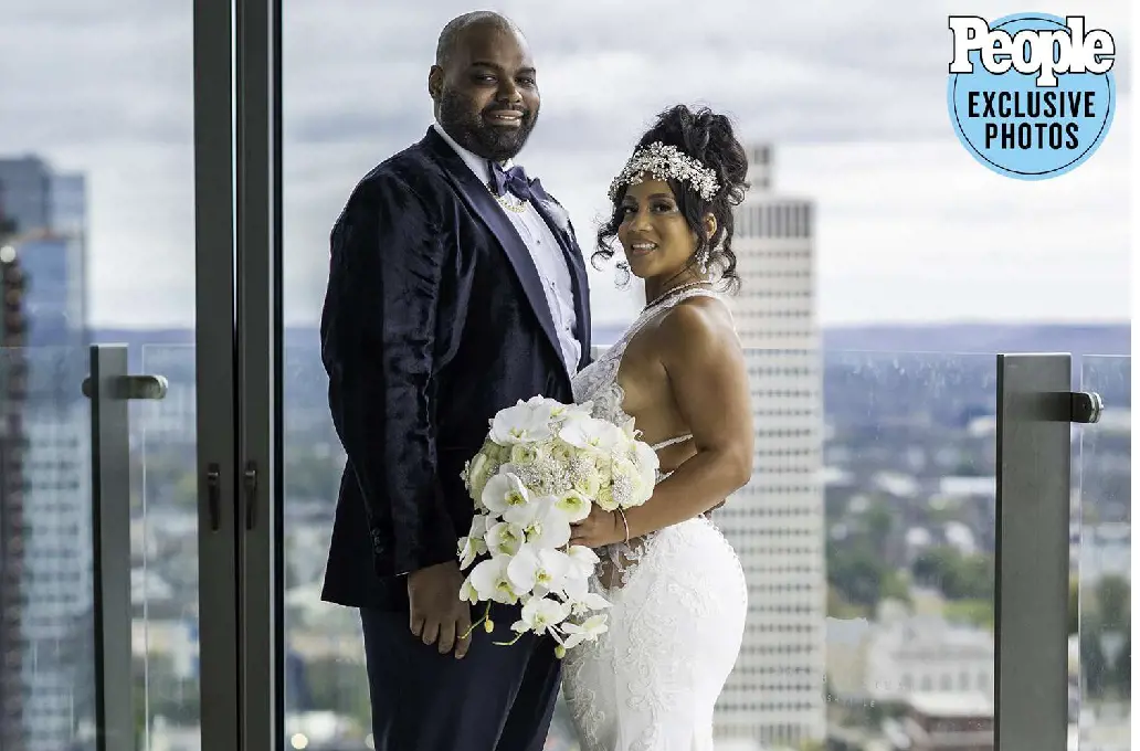 The retired professional football player, whose life inspired the Oscar-nominated film The Blind Side, exchanged vows with Tiffany Roy at the JW Marriot in Nashville, Tennessee, on Nov. 5