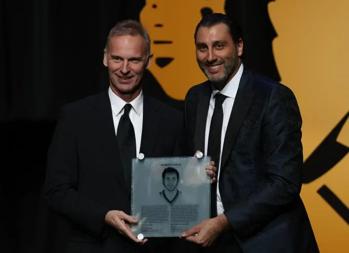 Roberto receiving  his Honored Member plaque from Dave Sandford