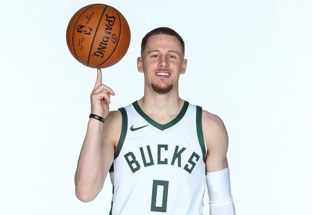 Donte DiVincenzo is a American professional basketball player who plays for Golden State Warriors.