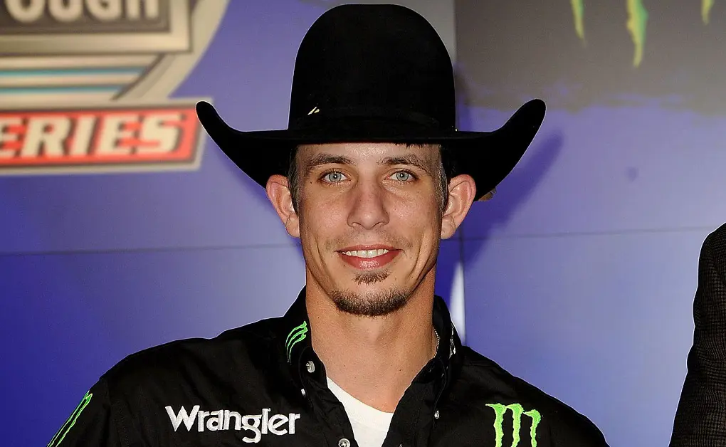 Jb Mauney is a professional rodeo cowboy and since 2021, he has competed in the Professional Rodeo Cowboys Association (PRCA). 