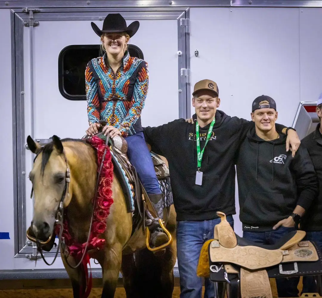 Gina celebrated her 2022 win with Iain and her brother