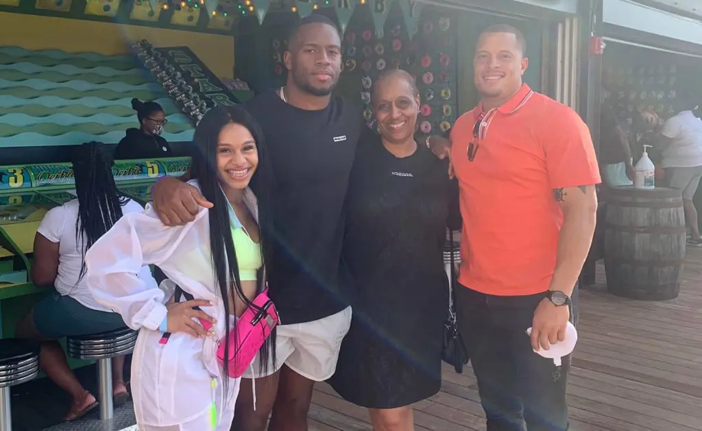 Nick spending his time with his mother Lavelle, brother Zach and sister Neidra. 