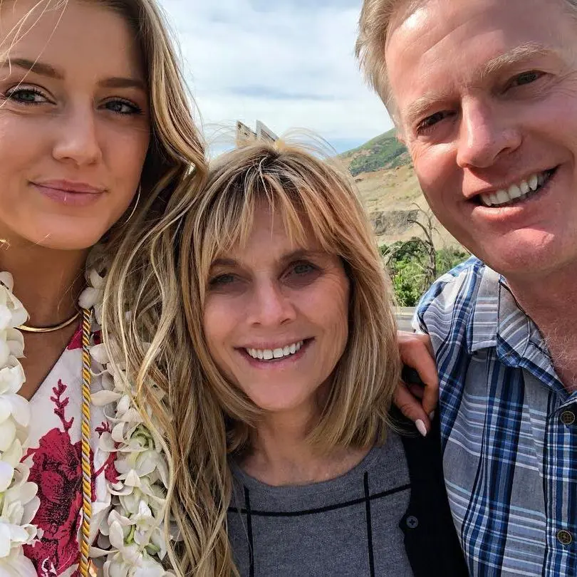 Kealia's sister Aubrey with their mother and father.