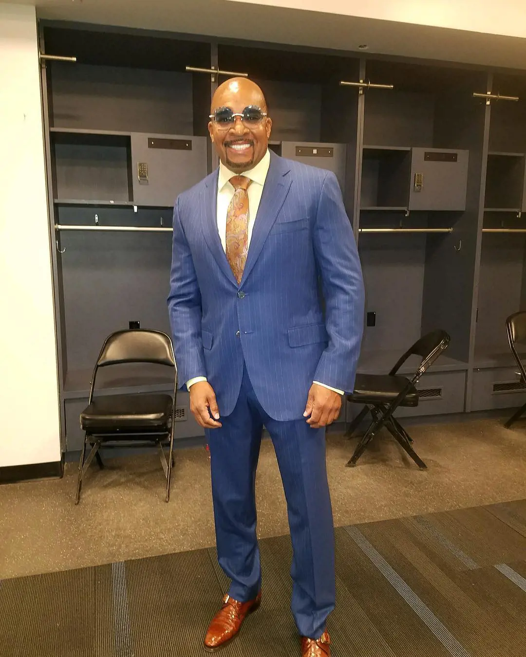 Leonard looking stunning in a blue suit during fight night in Brooklyn, in 2018. 