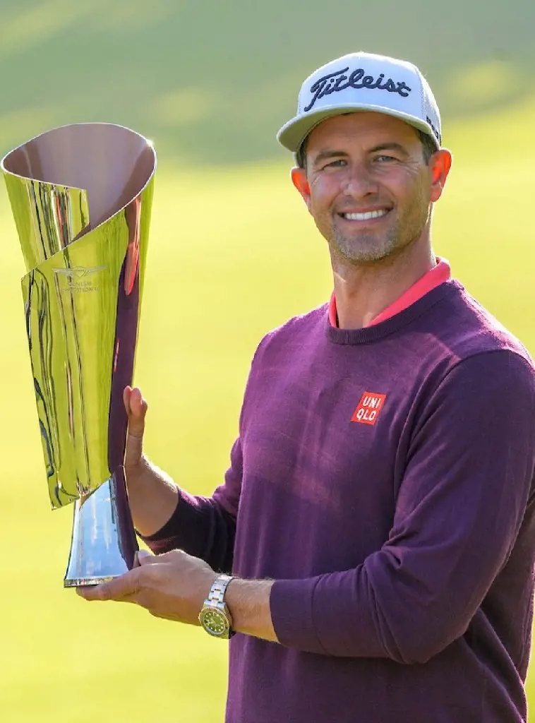 Scott lifting the Genesis Invitational trophy in February 2020.