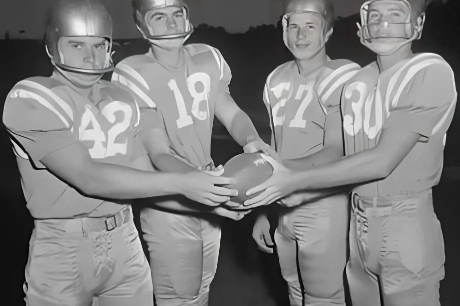 Ronnie Knox (#18) along with his UCLA team members