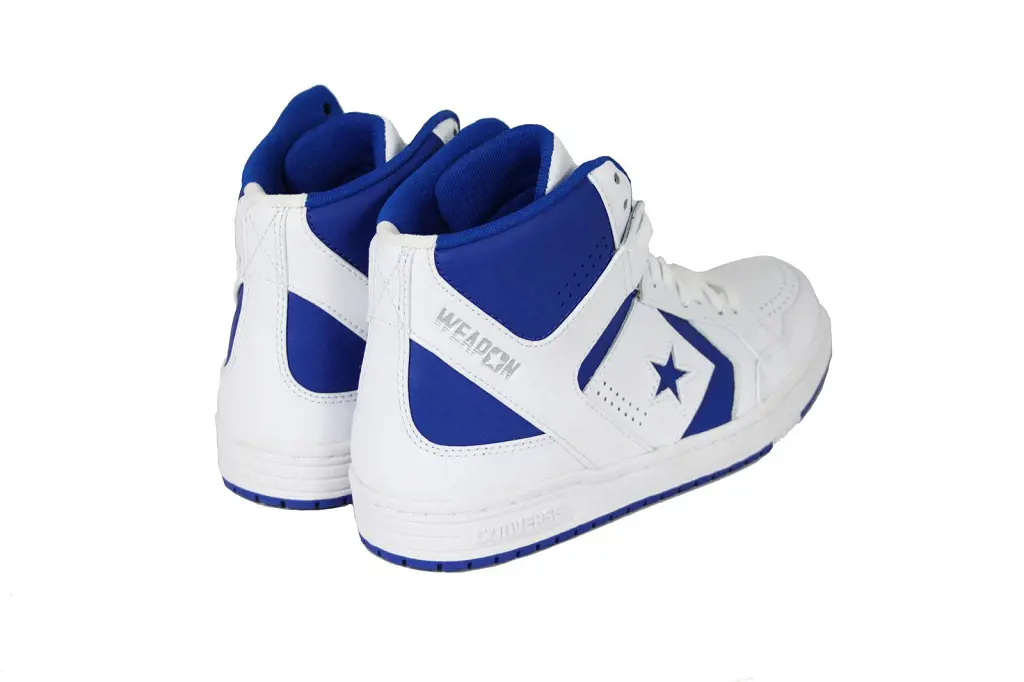 Converse weapon arch support provide additional comfort to foot.