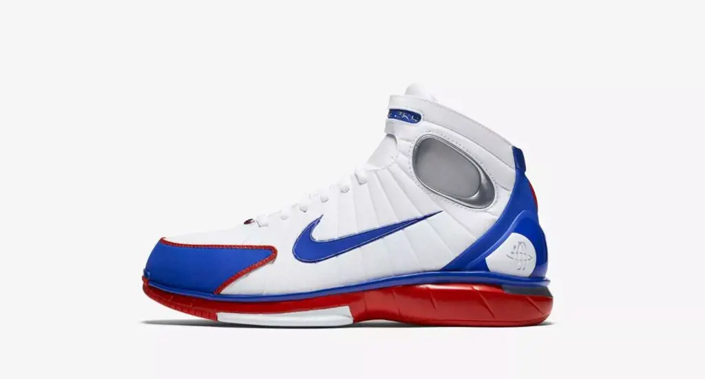 Nike Zoom Air Huarache 2K4 is a high-performance basketball shoe.