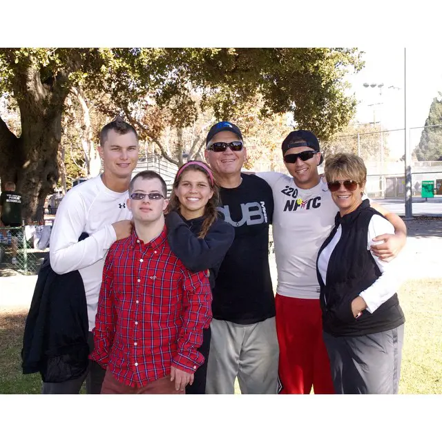 (Left to Right) Joc, Champ, Jacey, Stu, Tyger and Shelly's picture from November 2014