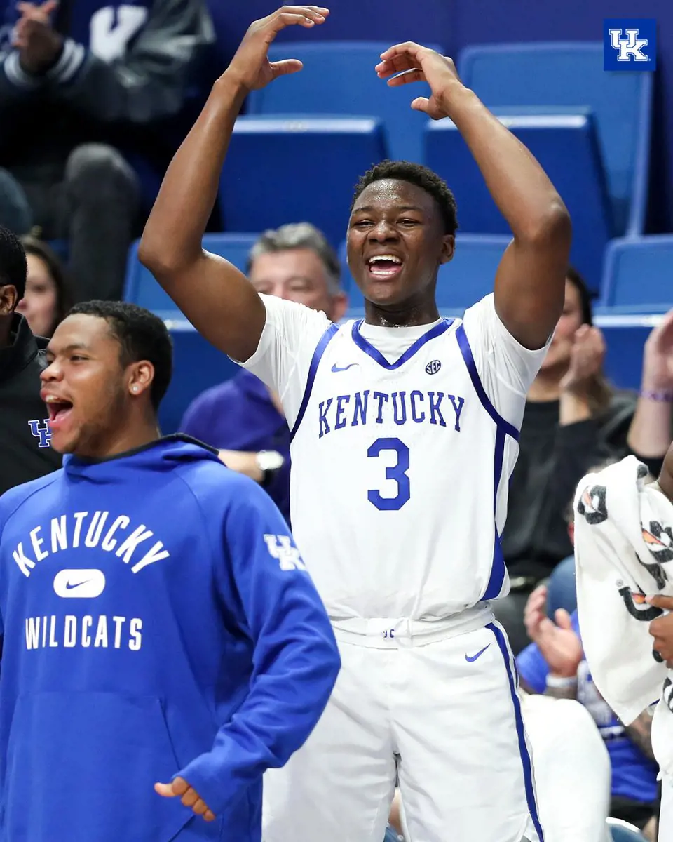 Kentucky Wildcats roster celebrating the victory.