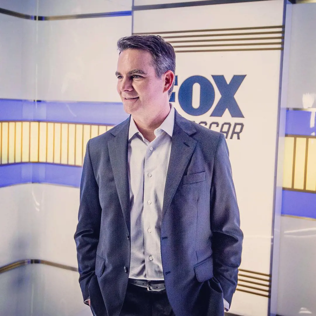 Jeff Gordon at Fox NASCAR studio to join the hub in August 2020