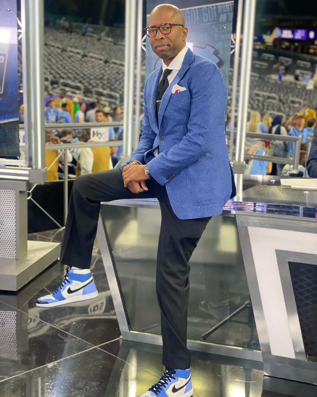 Kenny Smith donned the stunning blue coat on April 4, 2022.