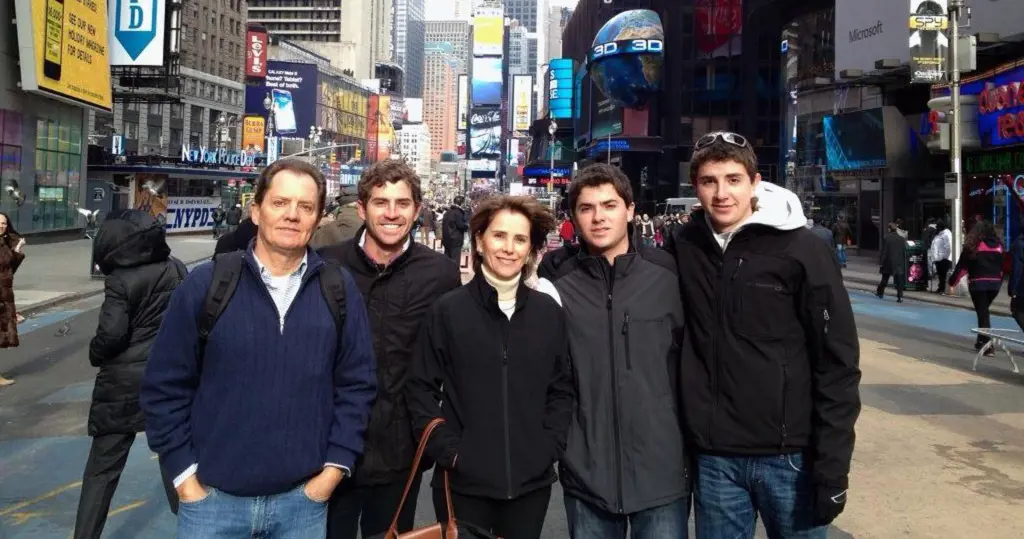 Nicolas spent weekend with Emilio, Ana, Andres and Miguel at New York City. 