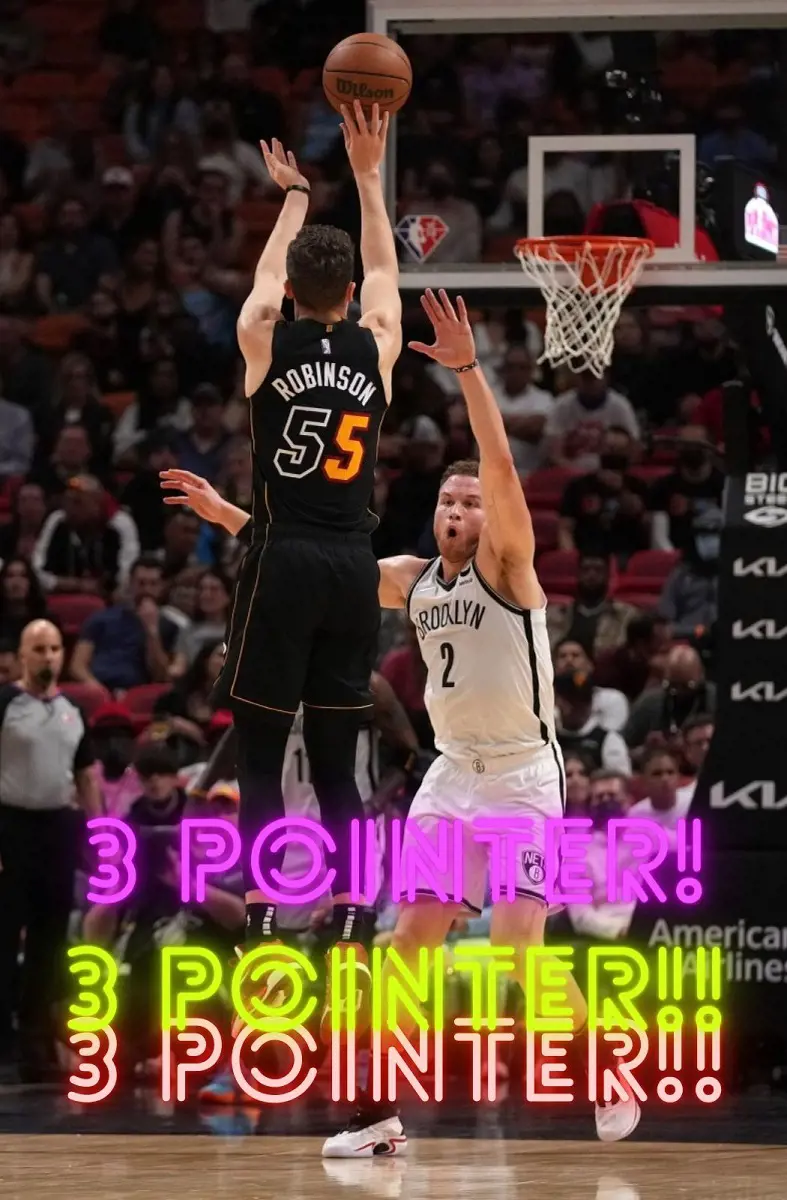 Duncan Robinson shooting from outside the curve against Brooklyn in March 2022