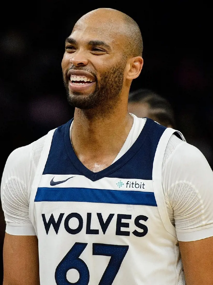 Taj Gibson playing for the Wolves in March 2021