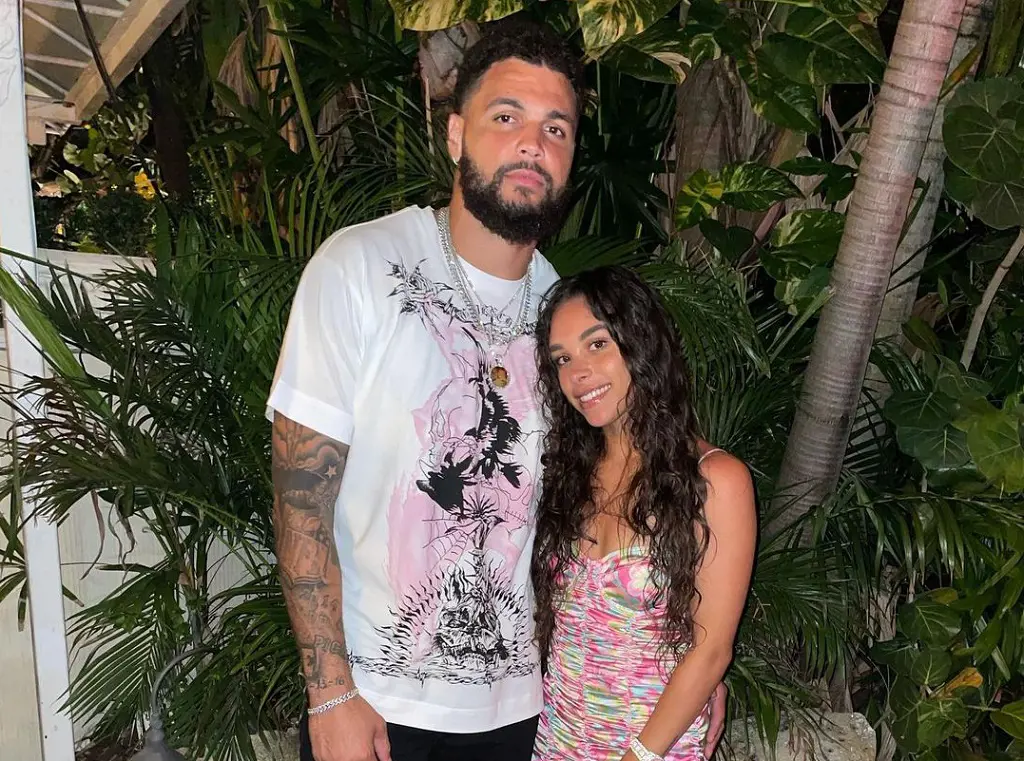 Mike Evans celebrating his 28th birthday with his spouse Ashli.