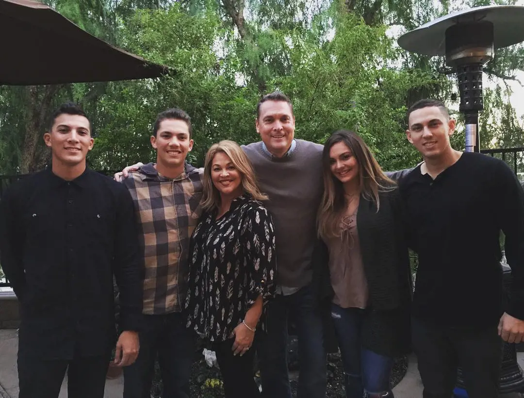 From right: Austin, Savanah, Dennis, Stephanie, Griffin and Dylan during Thanksgiving in November 2015