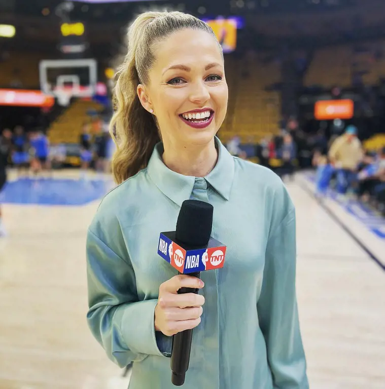 Allie puts on a broad smile while reporting on 27 April 2023.