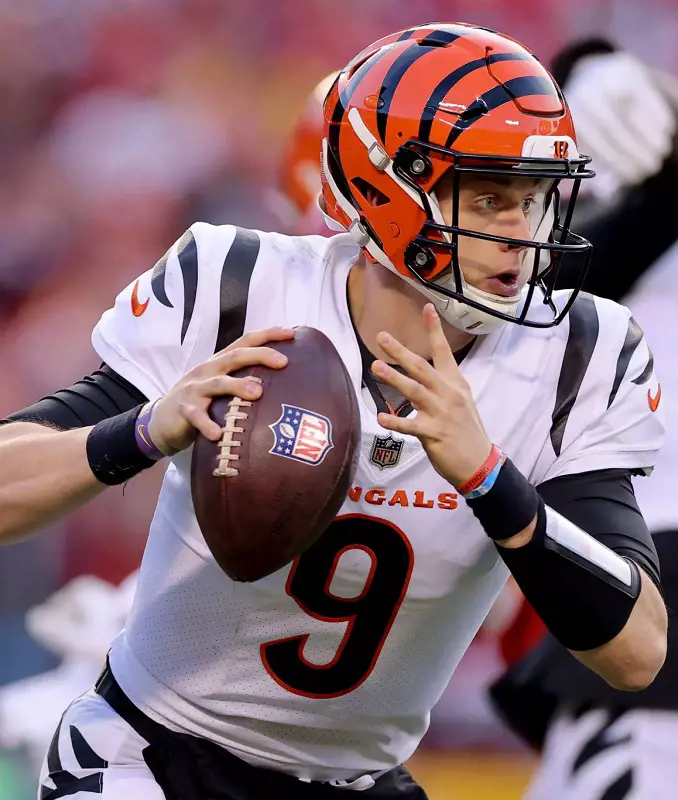 Qb Joe Burrow looking for a pass during a game against Kansas City Chiefs.