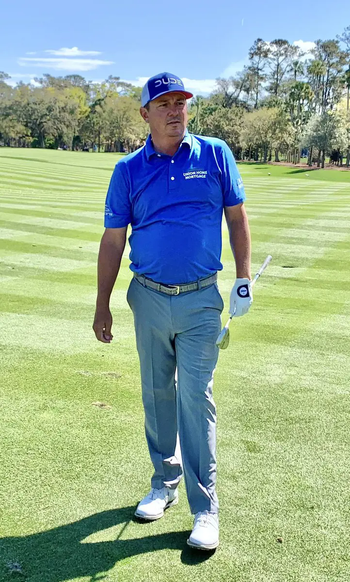 Jason Dufner striking pose whilst wearing a Dude hat.