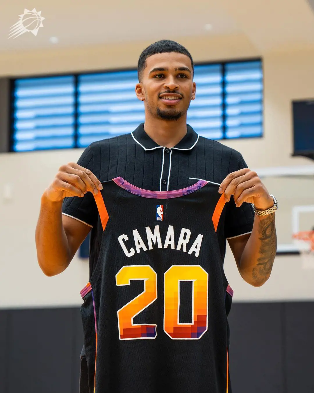 Camara with the new Phoenix jersey in 2023.