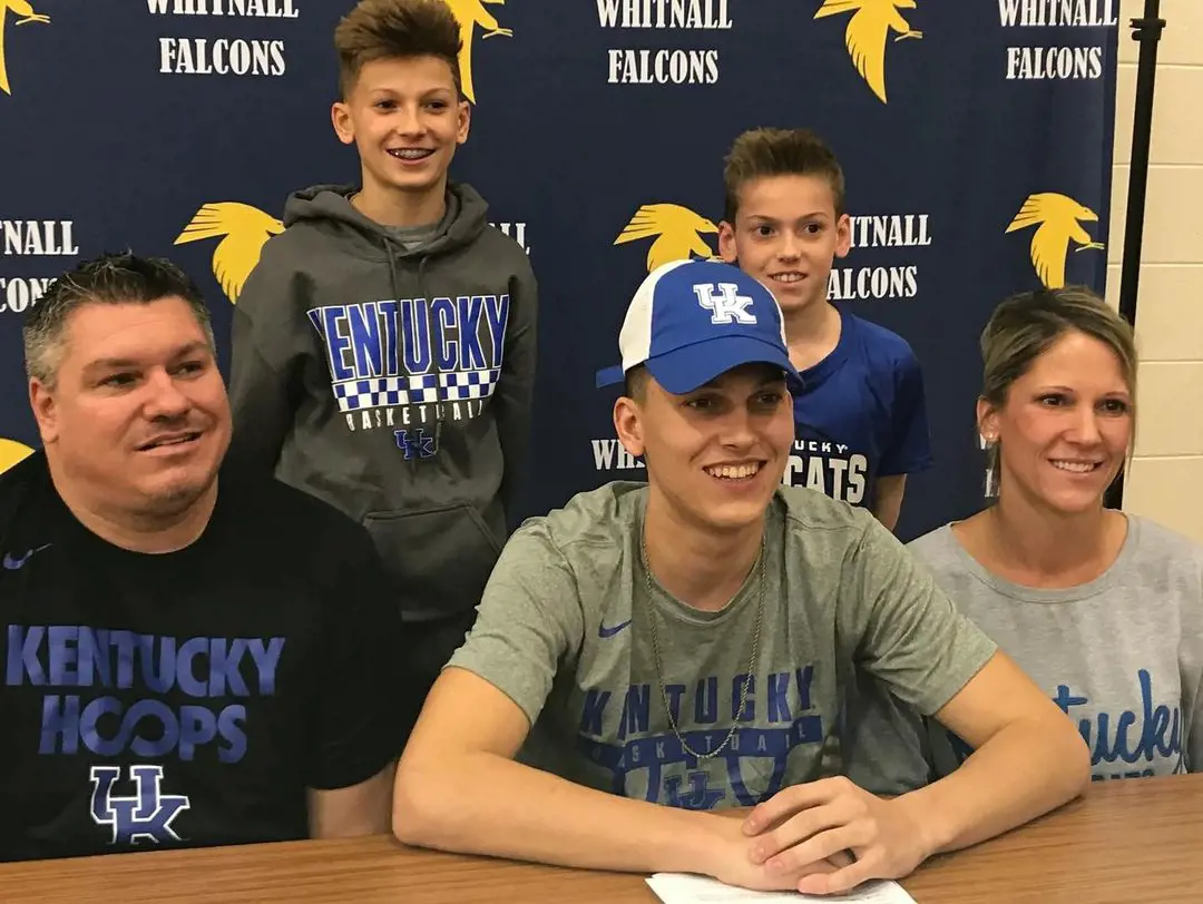 Tyler joined by his dad Chris and mom Jen when he signed for Kentucky Wildcats in 2018