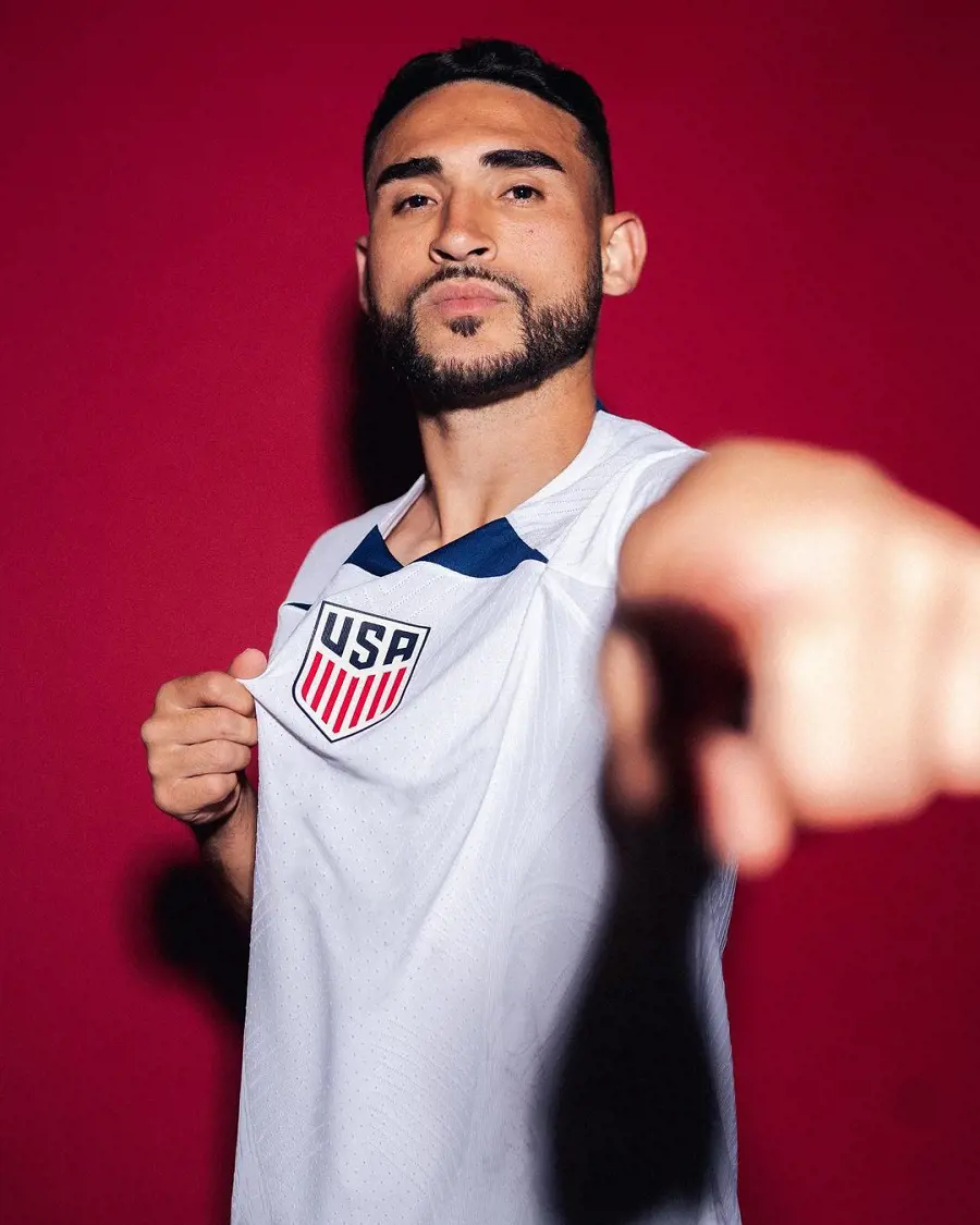 Roldan at the photo session ahead of the 2022 FIFA World Cup.