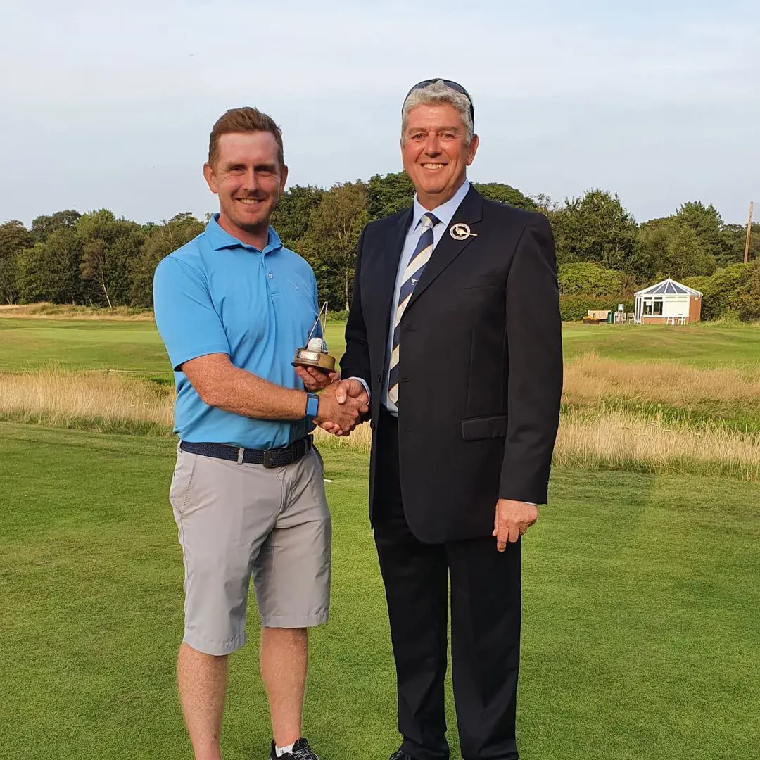 Fair heaven executive (right) congratulating Lee Williams after winning the gross prize in Saturday