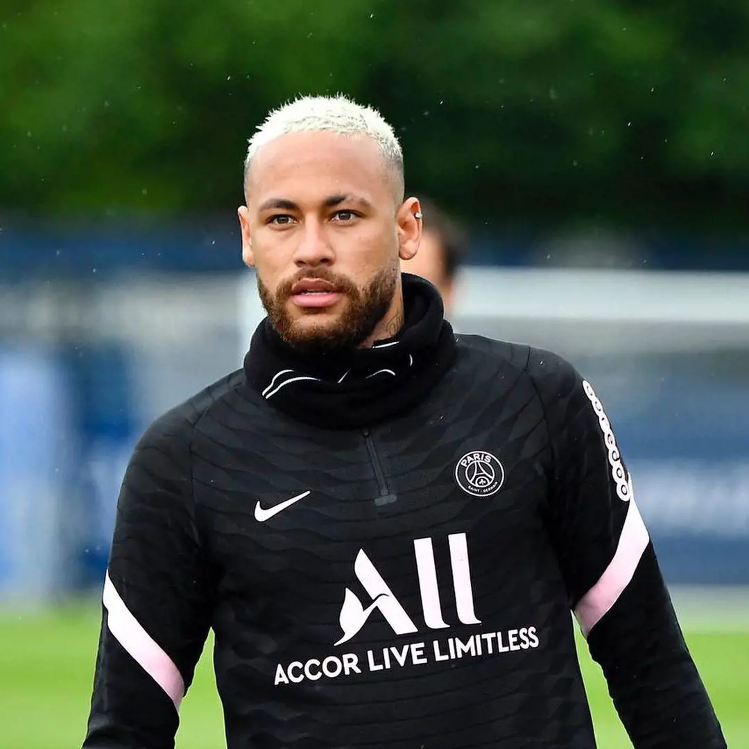 Neymar Jr. was wearing an Accor Live Limitless shirt with a Nike logo while training in 2021