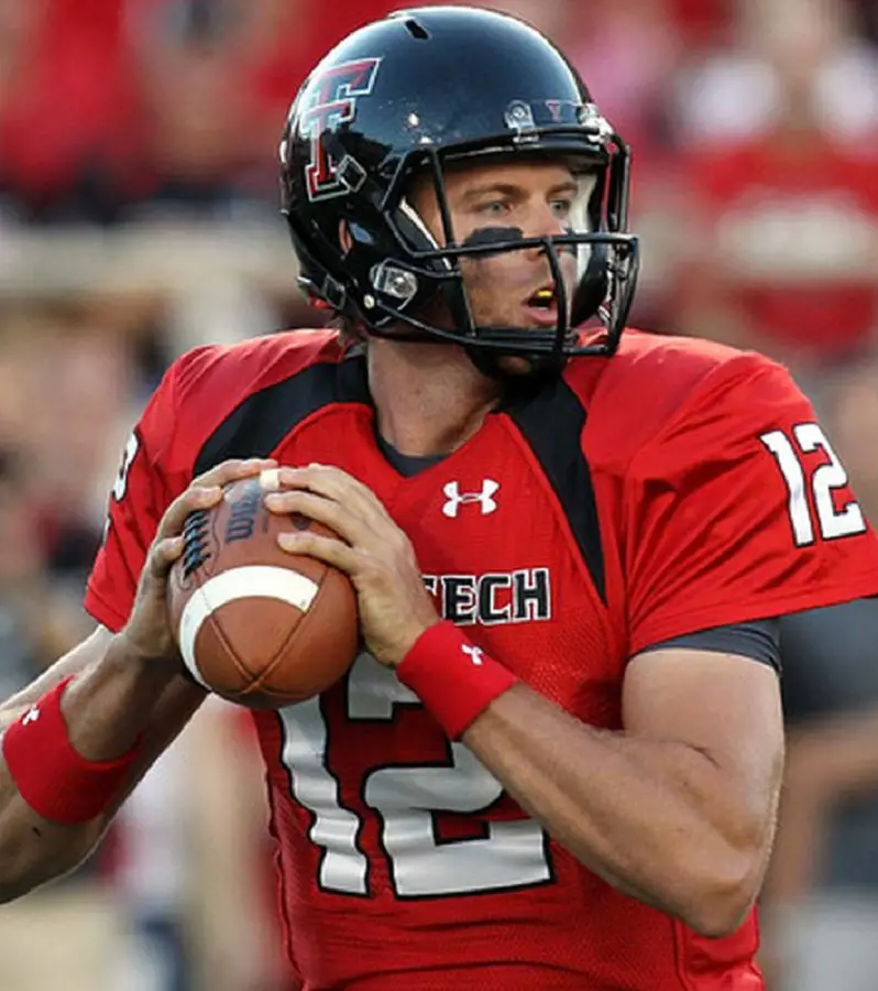 Taylor Potts playing for the Raiders in 2010.