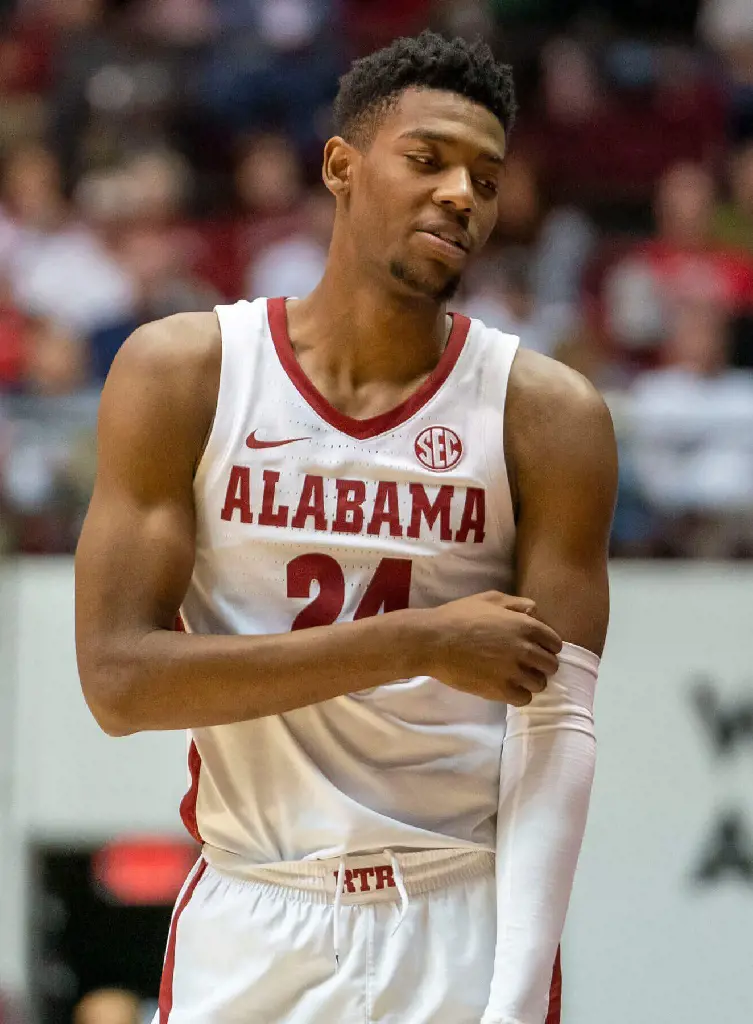 Brandon Miller playing for Alabama under coach Nate Oats