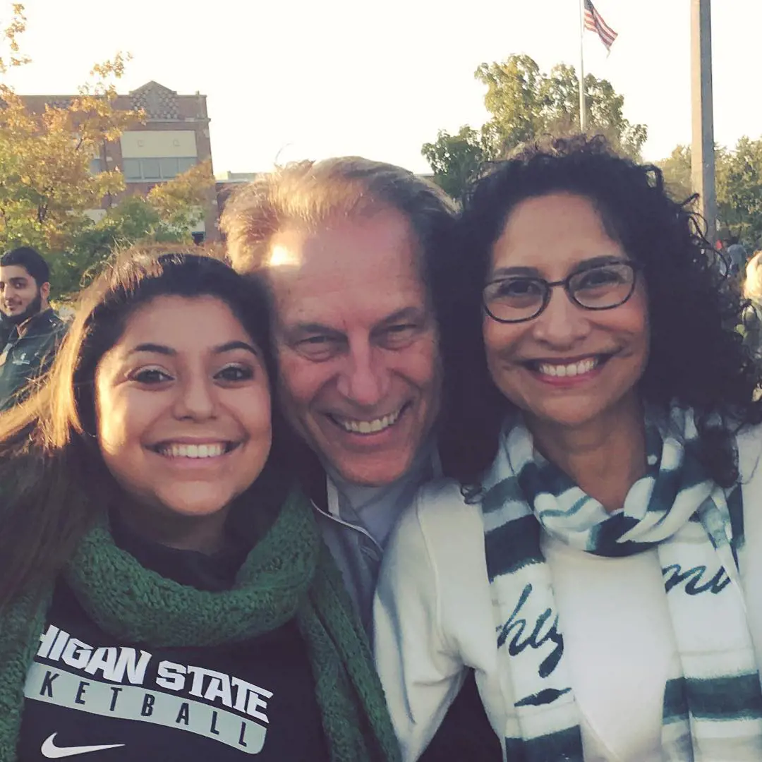 Coach Izzo with Raquel(left) and Marinez(right) clicks a photo in the university.