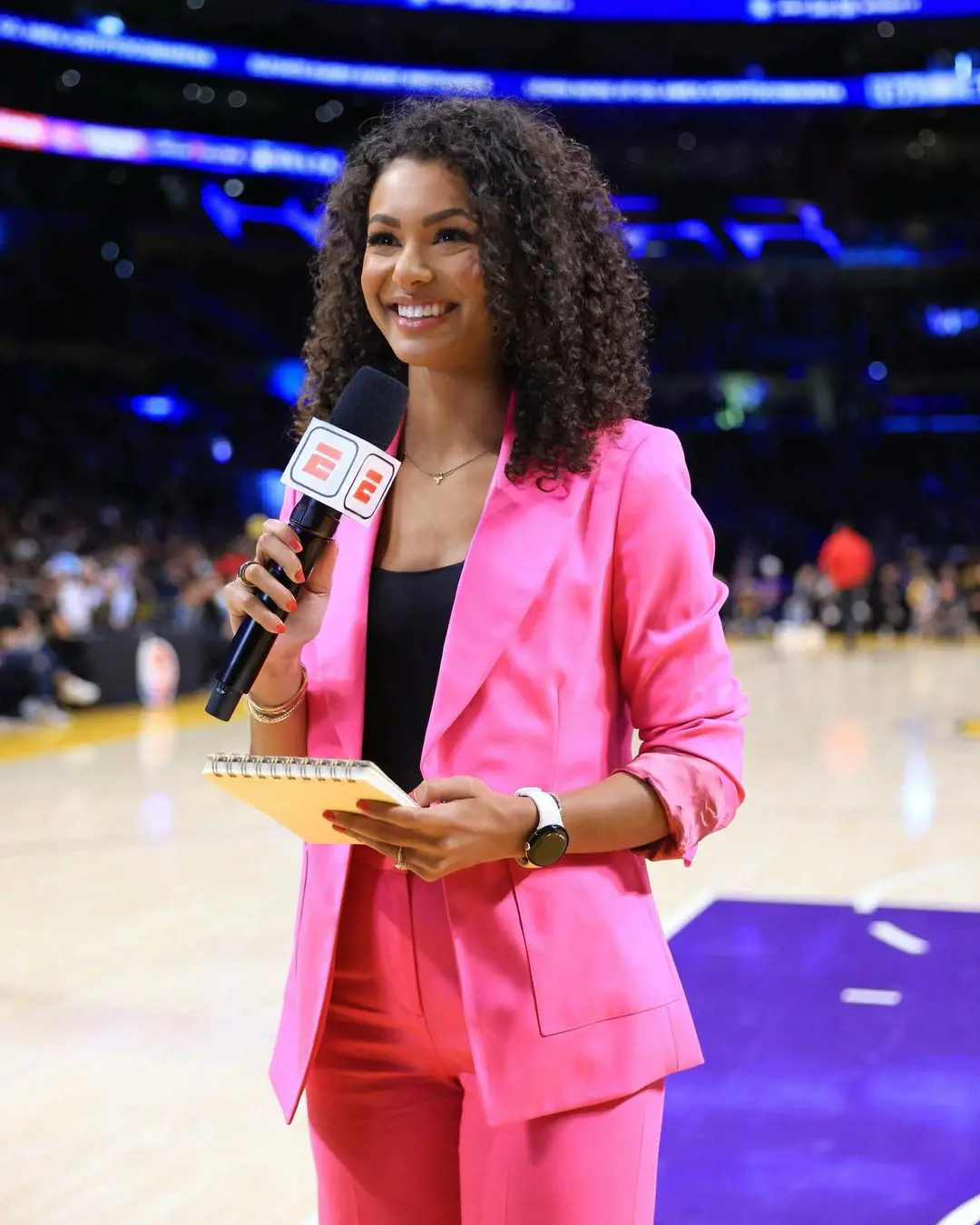 Malika doing her sidelines reporting at Crypto Arena on March 13, 2023. 