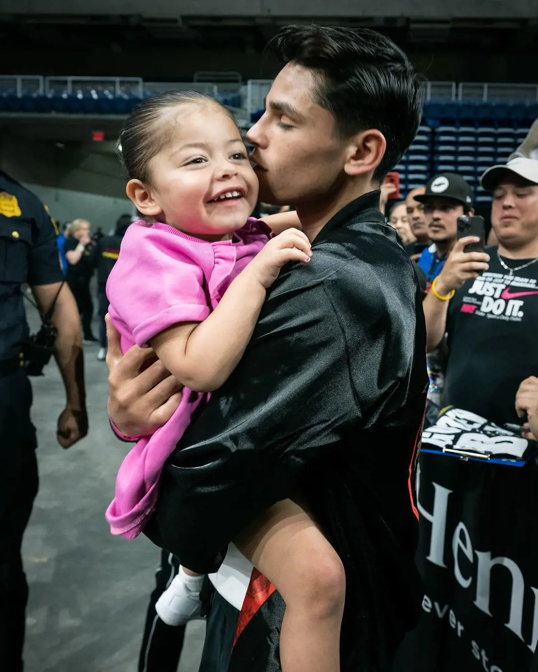 Rylie watching her dad's first boxing match in Texas in April 2022