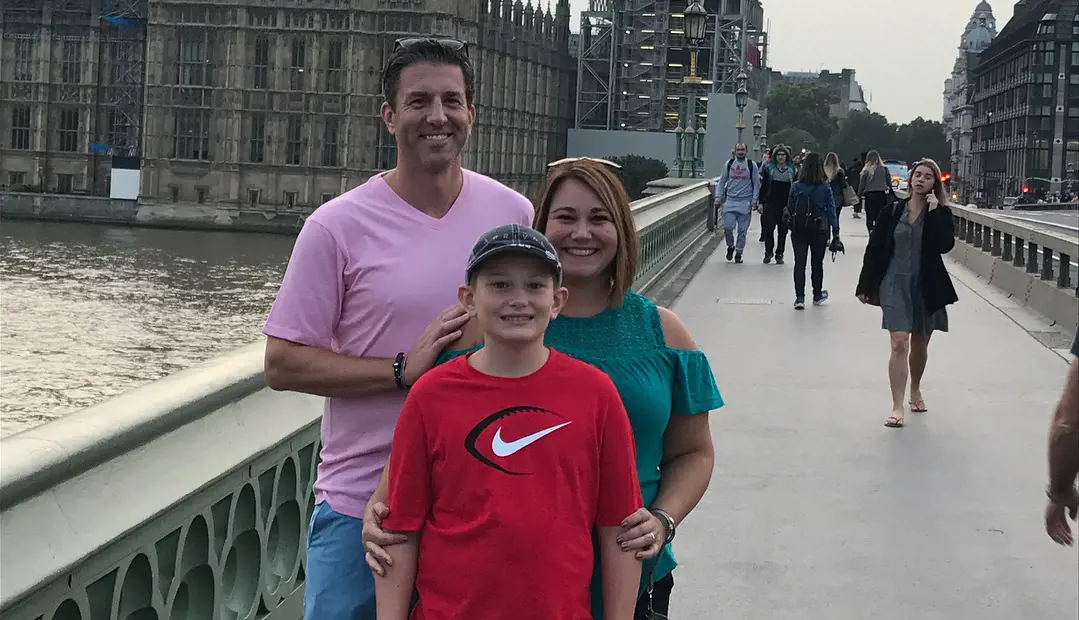 Rachel enjoying her vacation on London with Logan and Kevin.