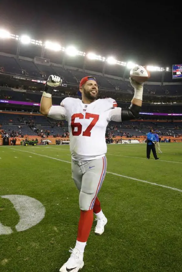 Justin Pugh waves towards fans after the game in March 2018