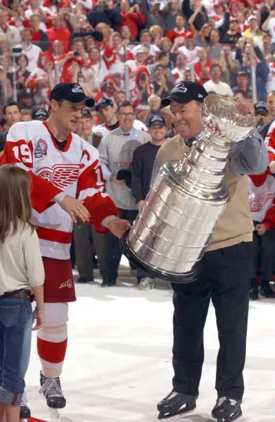 Head coach Scotty Bowman holding the 2002 Championship.