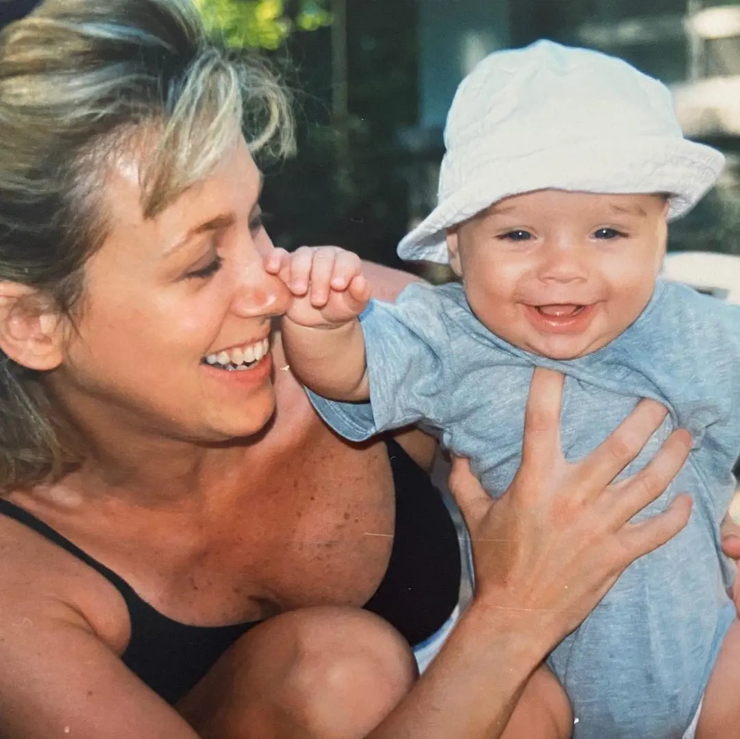 Doms shared his childhood photo with Leanne on a special occasion.