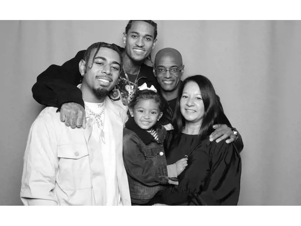 The Clarkson family consisting of Jordan, dad Mike, stepmother Janie, brother Bear, and daughter Cali.